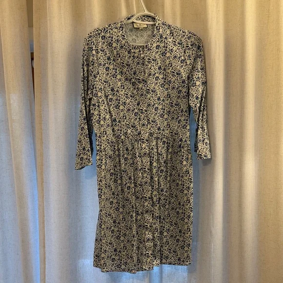 Tuckernuck Navy and White Floral Long Sleeve Dress Tuckernuck Navy and White Floral Long Sleeve Dress